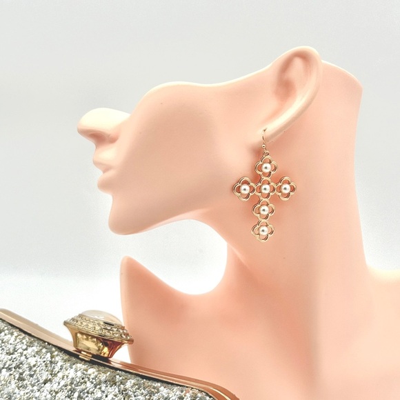 ⚜️ Loée Elegant Gold Cross Floral Earrings With Pearl ❤️‍🔥💫 - Picture 3 of 7